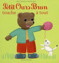 Couverture « PETIT OURS BRUN TOUCHE A TOUT »